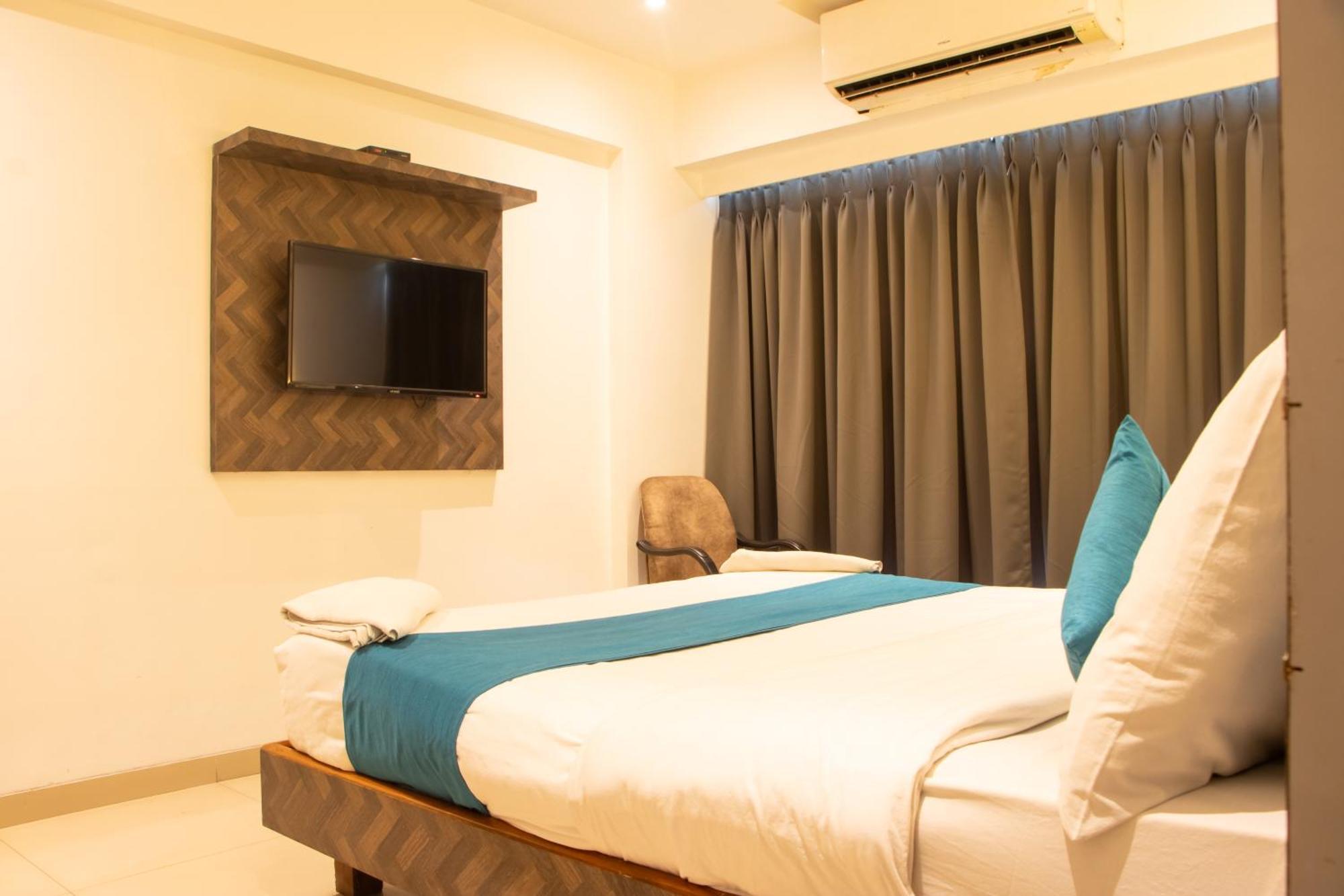 J R Residency Hotel Navi Mumbai Bagian luar foto