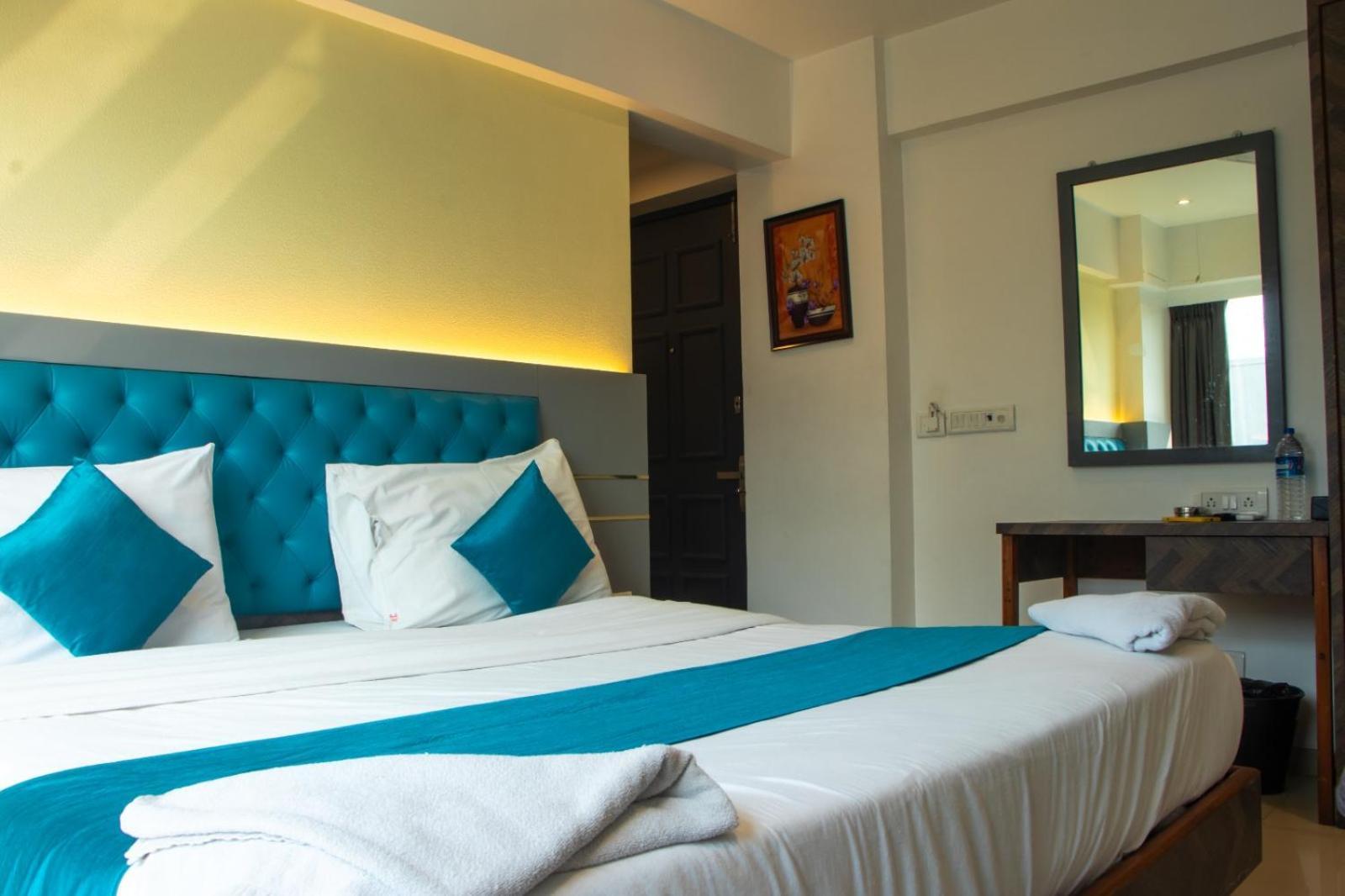 J R Residency Hotel Navi Mumbai Bagian luar foto