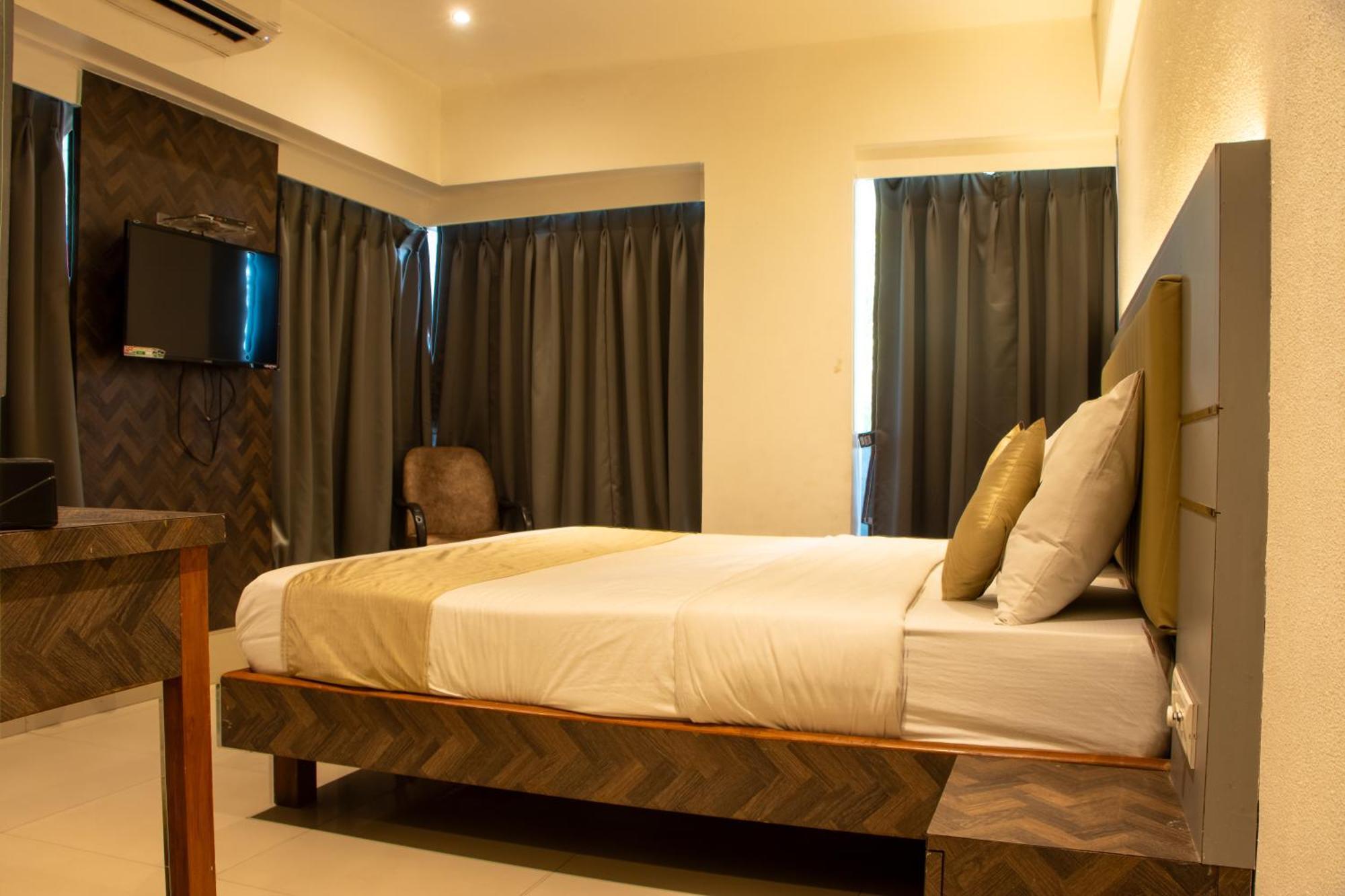 J R Residency Hotel Navi Mumbai Bagian luar foto
