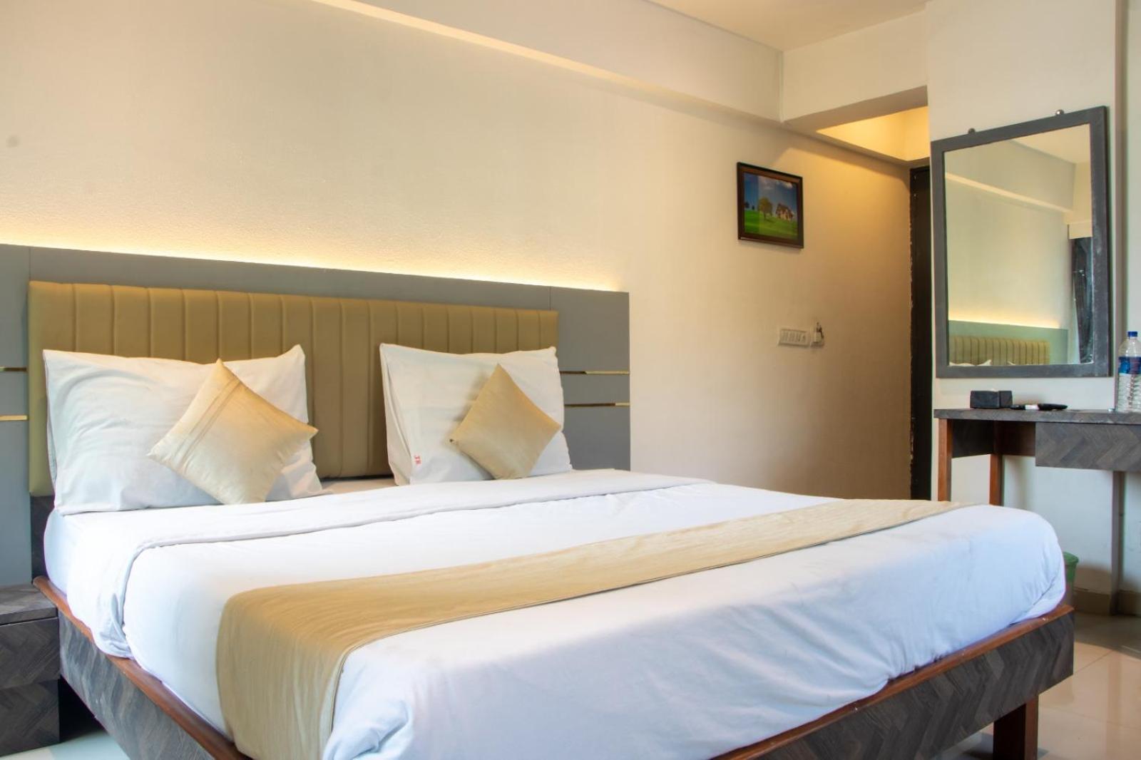 J R Residency Hotel Navi Mumbai Bagian luar foto