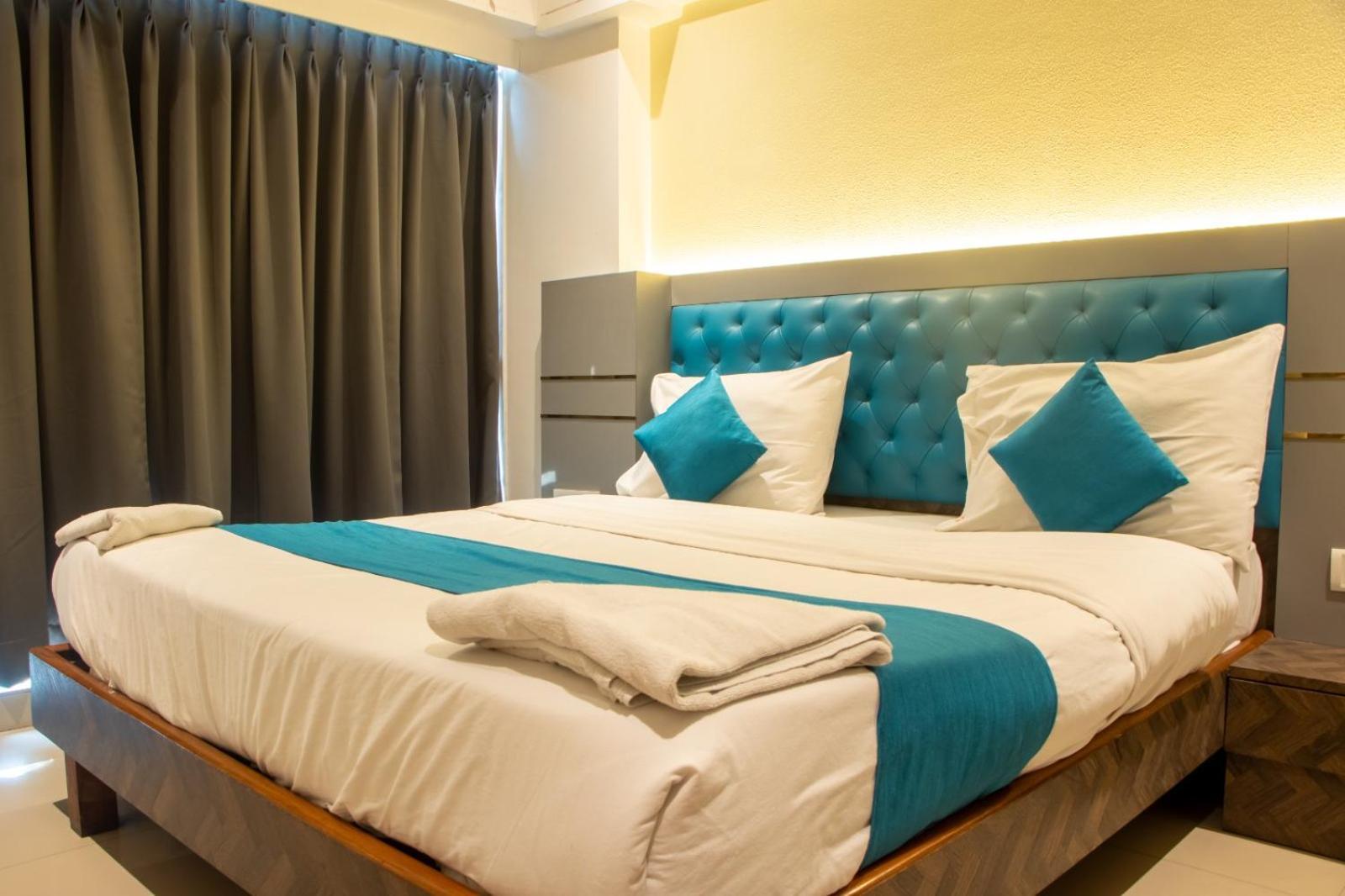 J R Residency Hotel Navi Mumbai Bagian luar foto