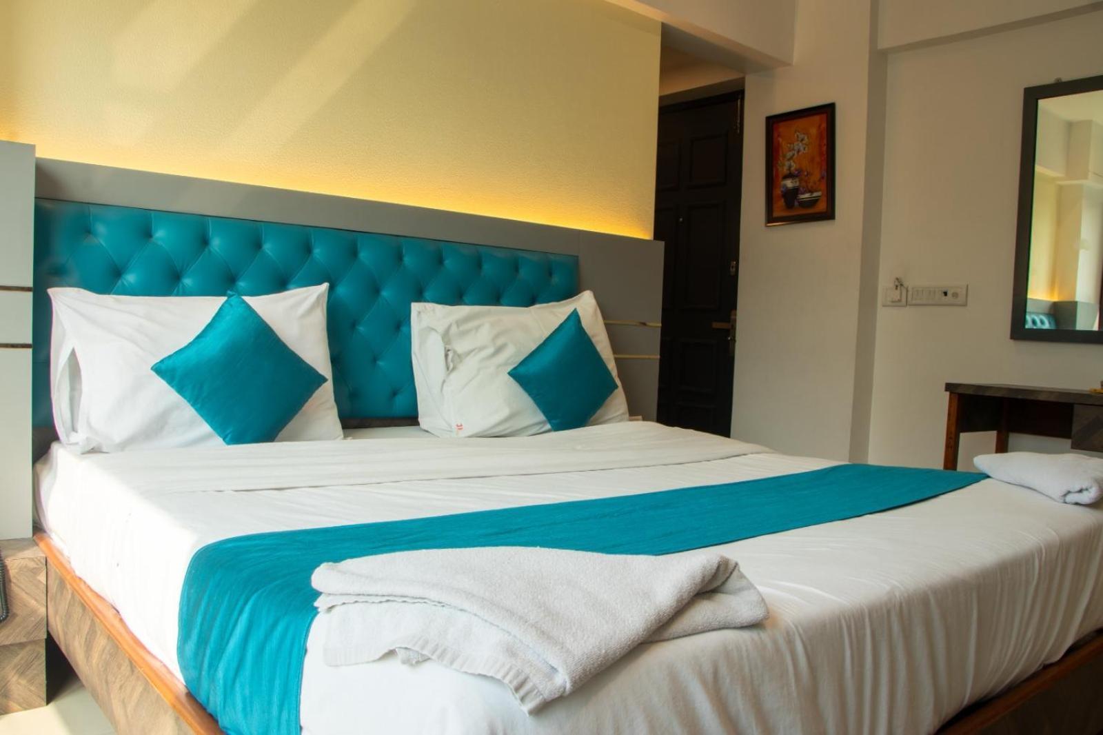 J R Residency Hotel Navi Mumbai Bagian luar foto