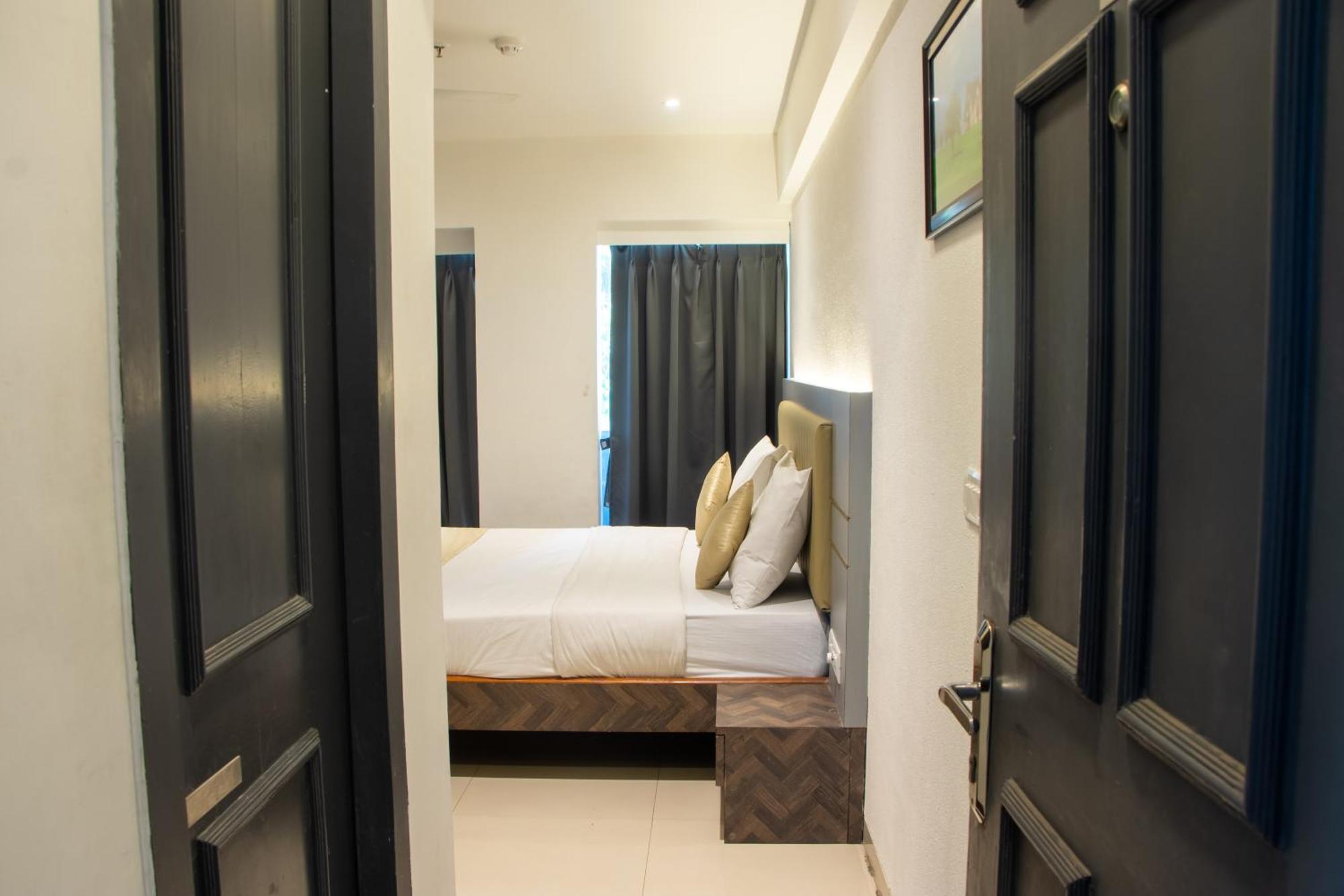 J R Residency Hotel Navi Mumbai Bagian luar foto